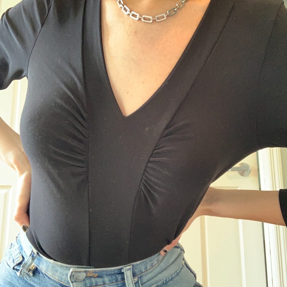 Black v neck quarter sleeve top